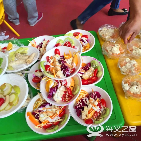 兴义市比弗利幼儿园举办第二届美食节分享活
