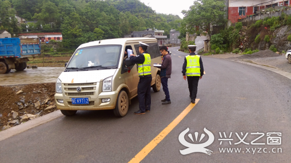 贞丰县小屯镇:交通路面管控 节日不能松懈