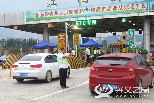 普安江西坡收费站精心部署确保山旅会交通顺畅