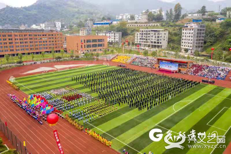 以"永远跟党走"为主题的第四届册亨县青少年艺术节在册亨民族中学隆重