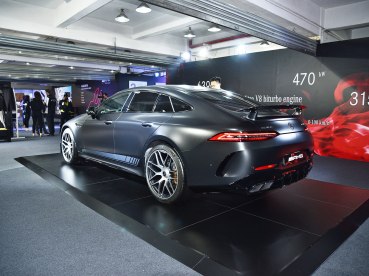 新闻]  日前,戴姆勒奔驰正式发布了梅赛德斯-amg gt(参数|询价)四门