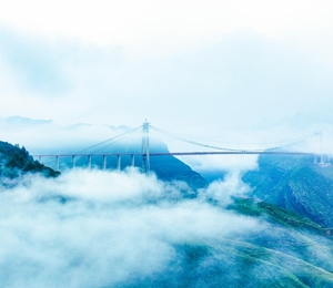 纳晴高速牂牁江大桥云雾缭绕如仙