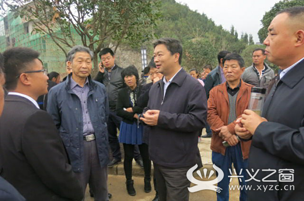 民居,广场后,黔西南州委常委,兴义市委书记许风伦对乌沙镇小城镇建设