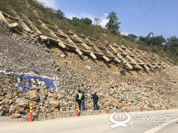 興義中心轄區g78汕昆高速板江線巧馬連接線lk0 450處邊坡在發生坍 