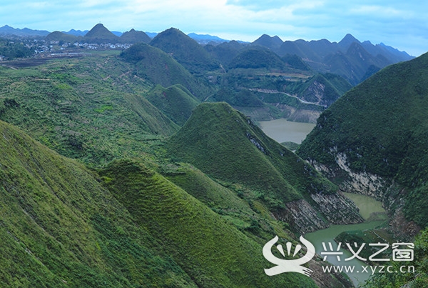 但其实在贵州贞丰龙场镇还有不为外人熟知,隐秘在山沟沟里的景色,一个