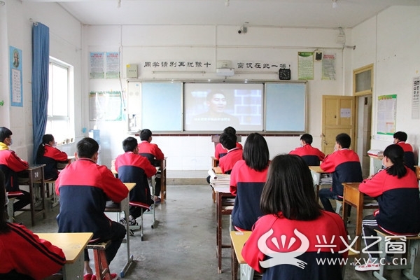 3月21日是星期六,下午,笔者经过几道严格的程序,终于走进了德卧中学