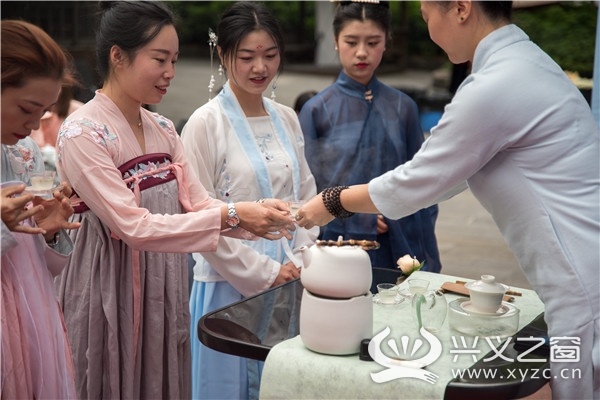 美丽人生 幸福女人—兴义机场妇联开展插花品茗游盛夏活动!